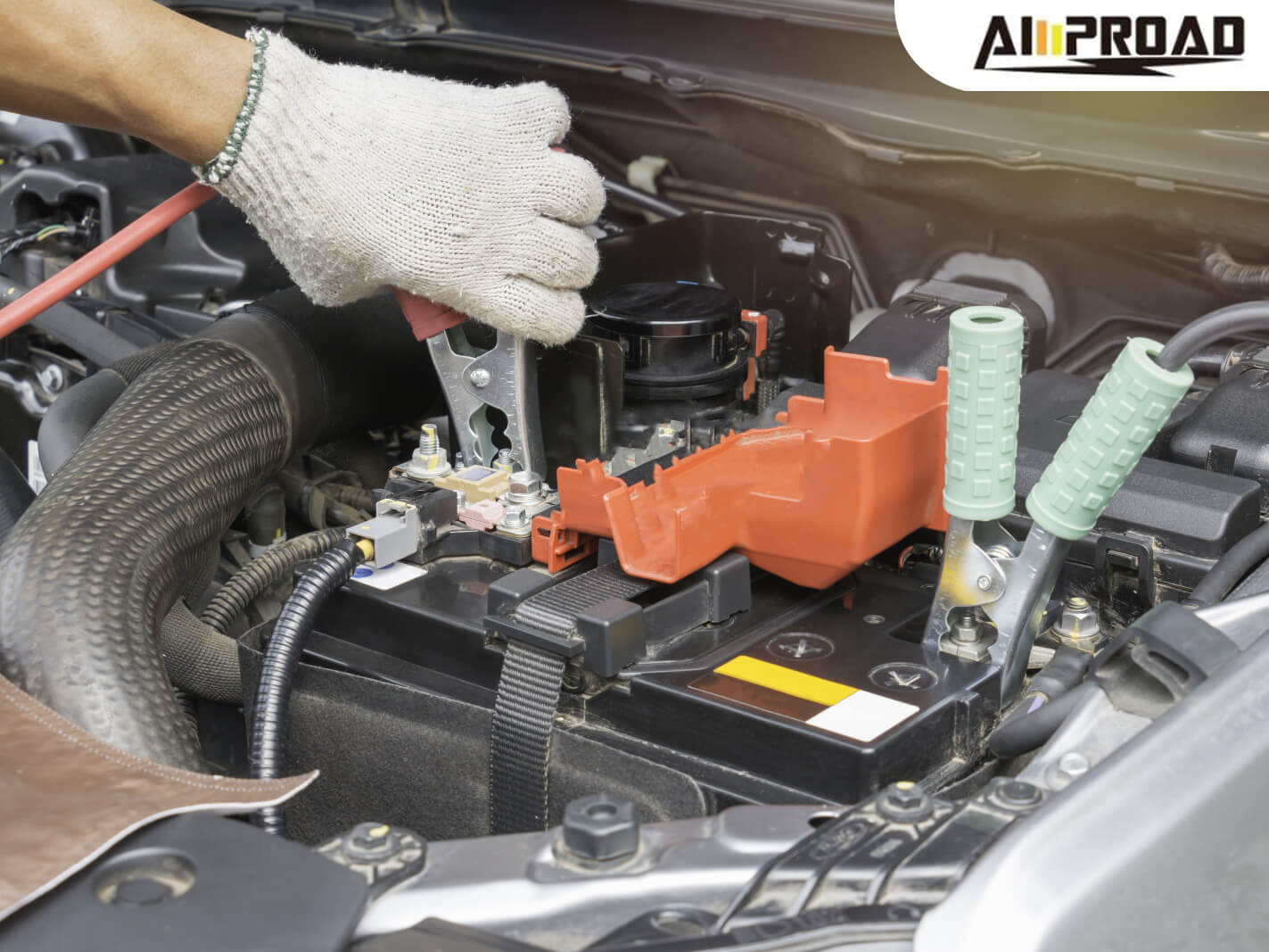 What Are the Main Differences Between Jump Starters and Jumper Cables?