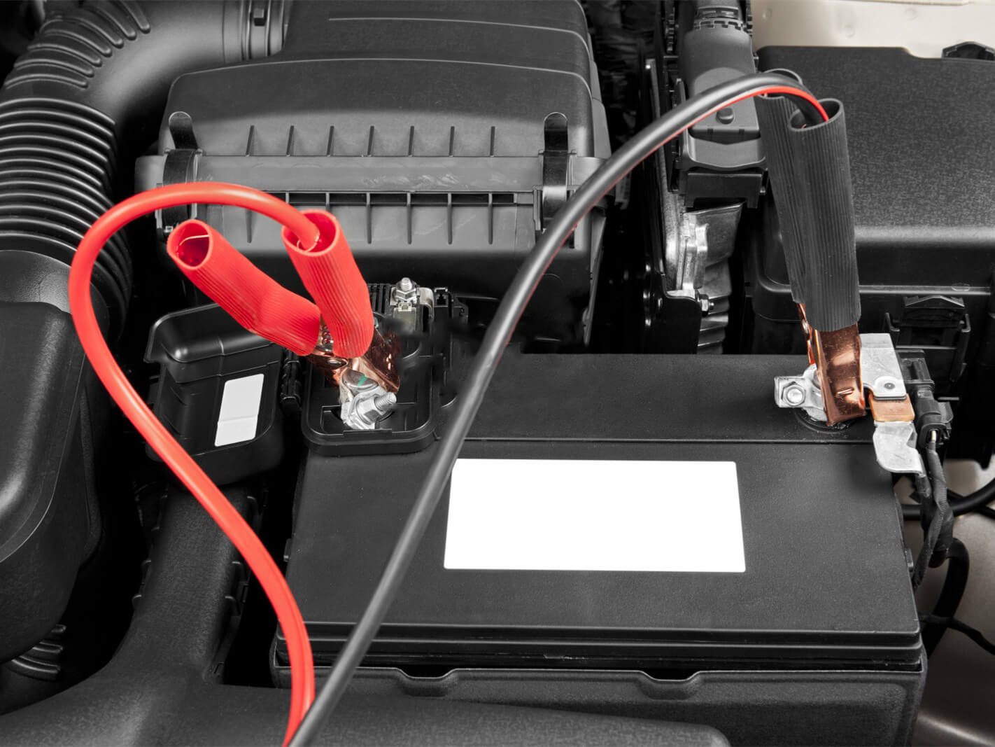 Un arrancador portátil dañará la batería de mi automóvil?